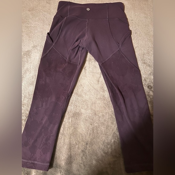 Lululemon crop leggings purple floral size 4 - Picture 2 of 4